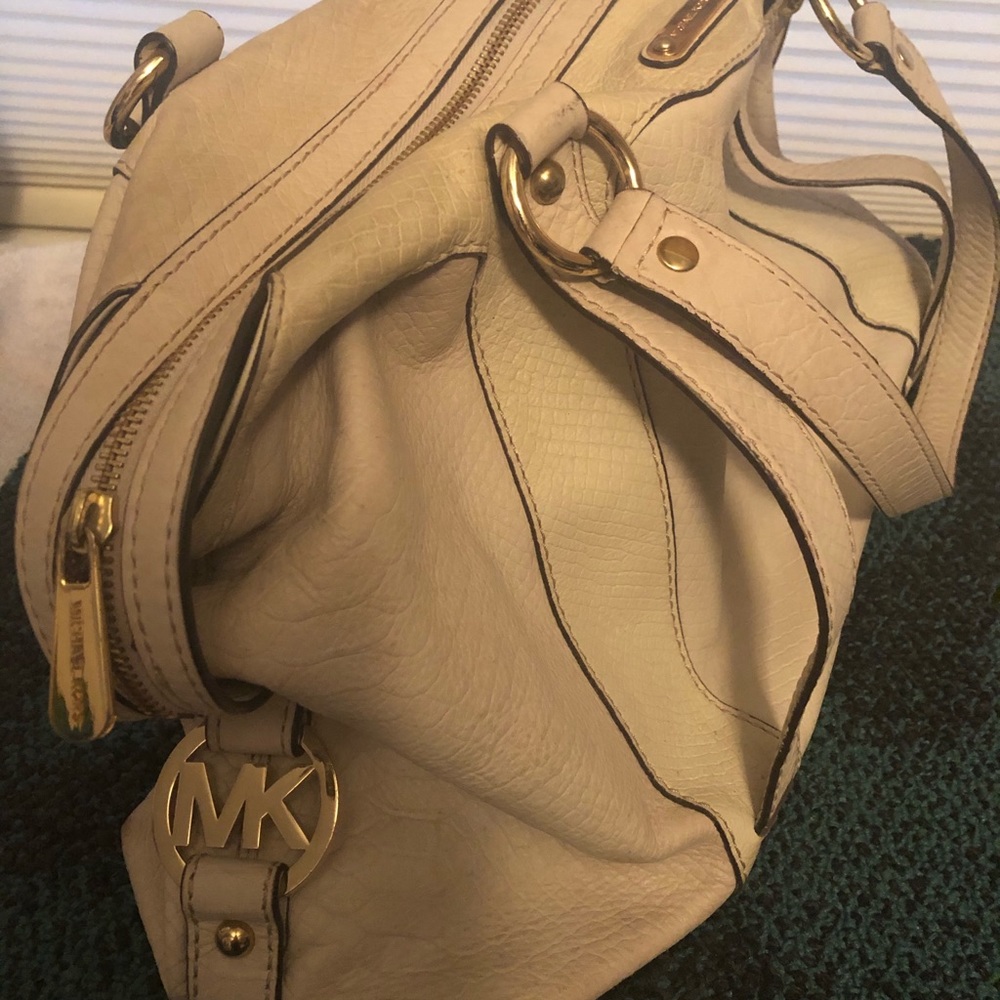 MICHAEL KORS CHALKY WHITE bag, embossed leather